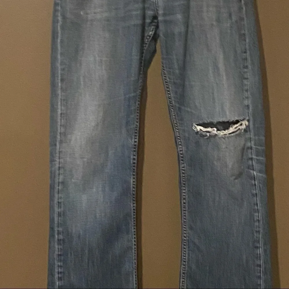 Levi’s Men’s Jeans Sz 32X32 Distressed
